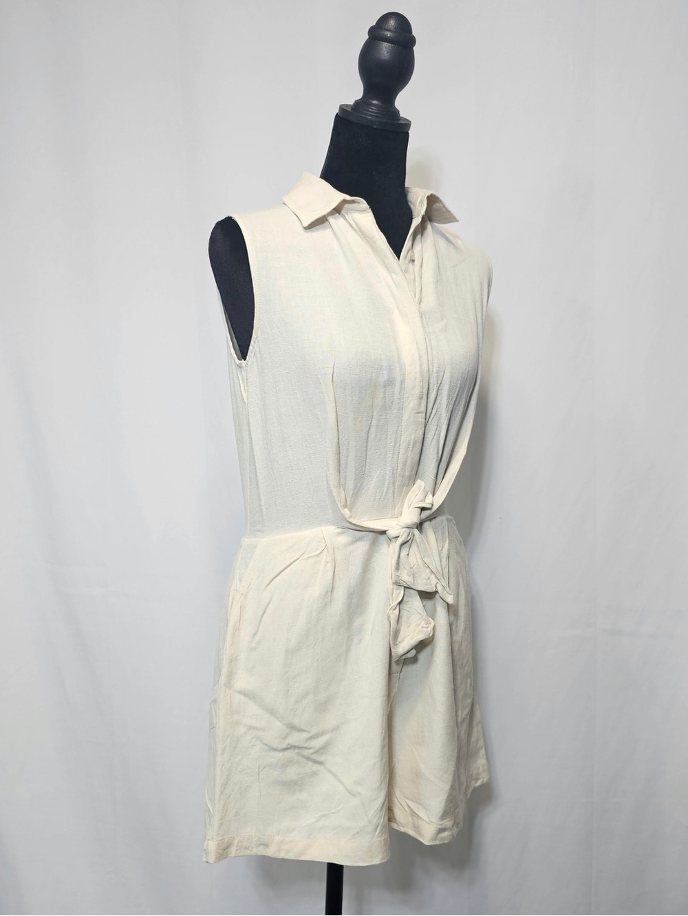#466 Japna Cream Linen-Blend Sleeveless Romper Size S – Tie Waist Collared